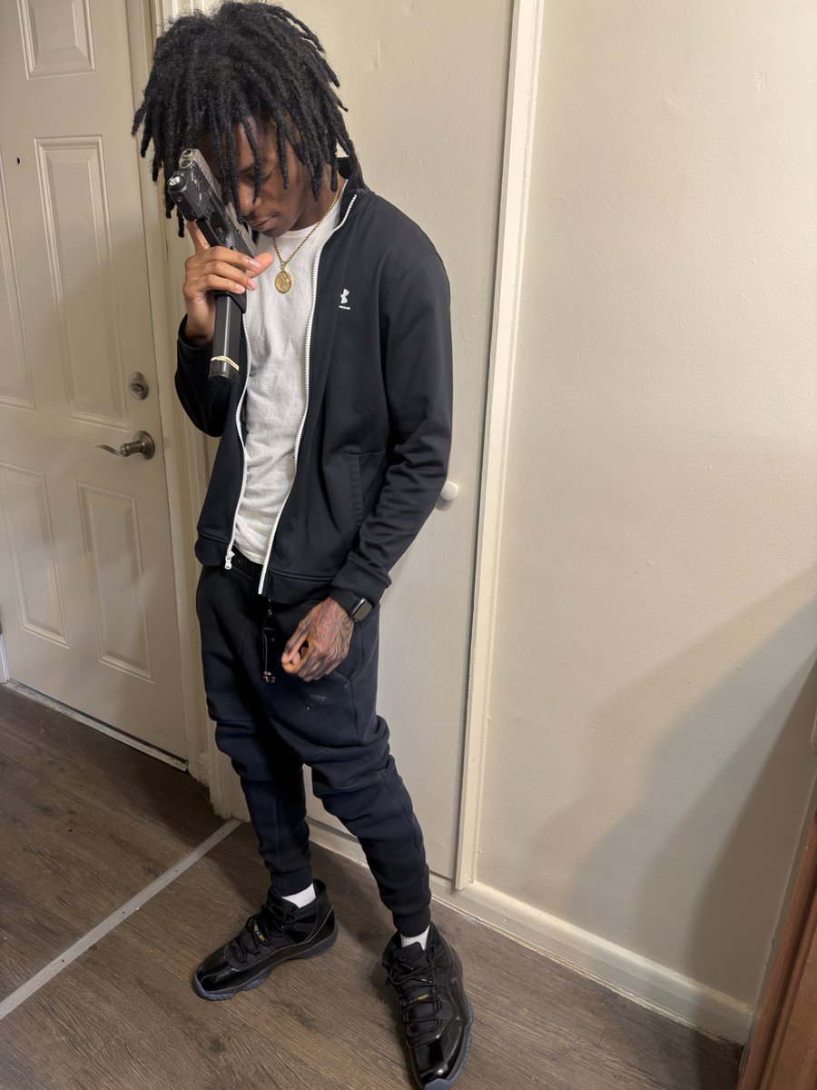 cantsleepptsd's tweet photo. bussin bad while clutchin gen https://t.co/Q4sxymzixB