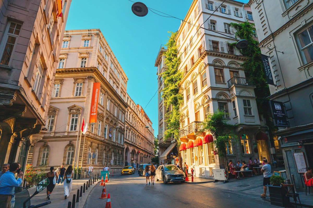 pasladimjonkomu's tweet photo. @Mark___Taylor German cities are renowned for being ugly. Come to İstanbul instead 🤌 https://t.co/L9WDHSgSIE