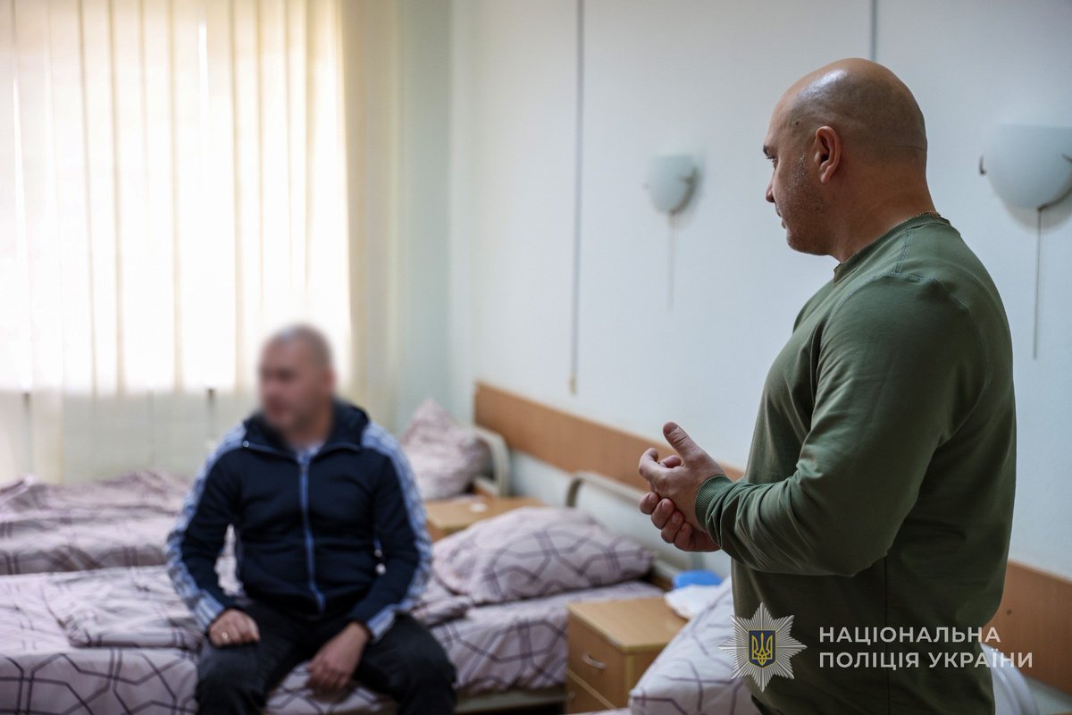 Police_ZP's tweet photo. Начальник поліції Запоріжжя Артем Кисько відвідав поранених поліцейських у медичних закладах

Деталі: https://t.co/9rSfJVUqbJ https://t.co/urJSIOL8fI