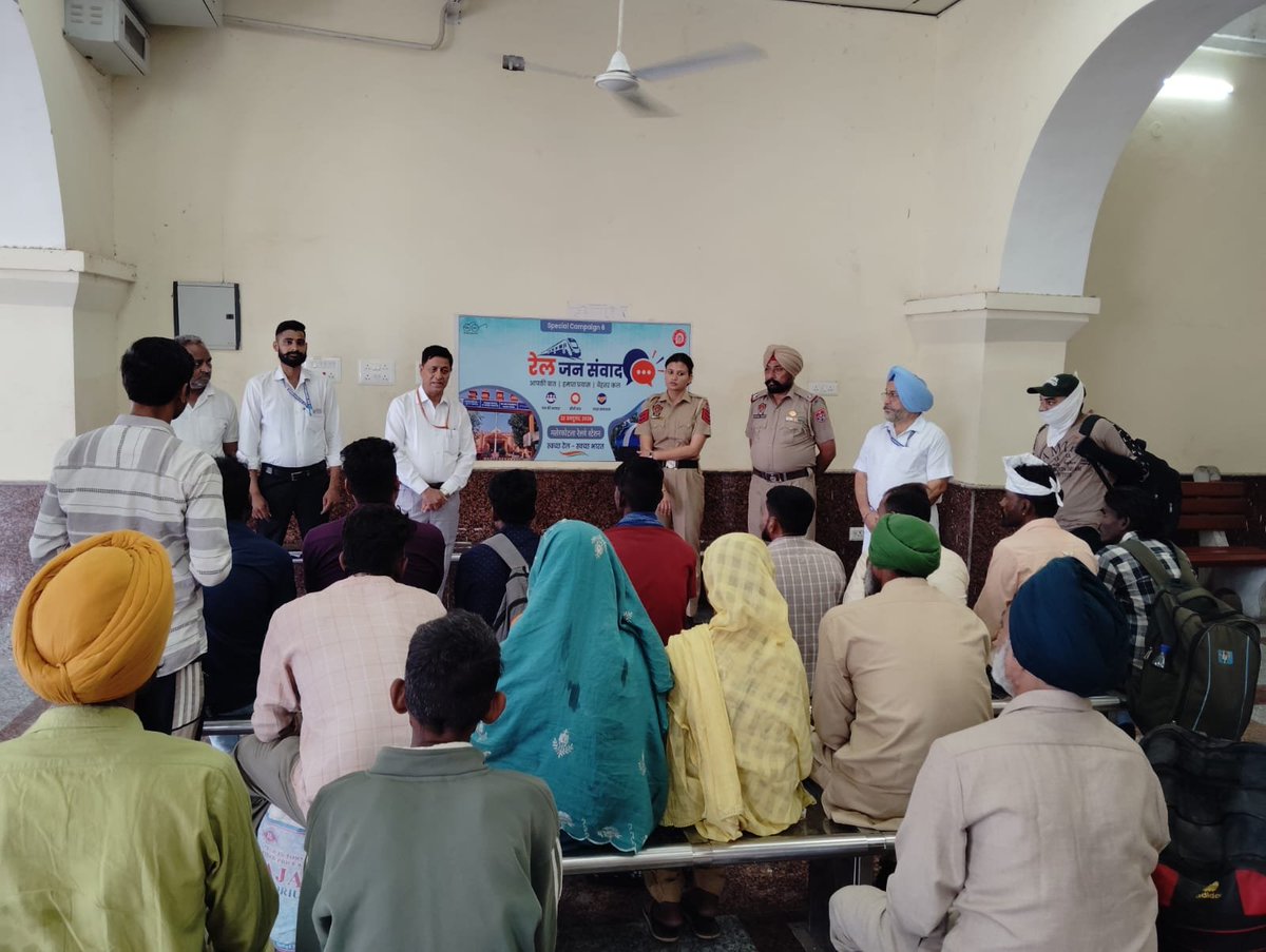 drm_umb's tweet photo. Under #SpecialCampaign6.0, a ‘Rail Jan Samvaad’ was organised at Malerkotla Railway Station, where Railway Officials interacted with passengers, promoted cleanliness awareness and gathered feedback on passenger amenities.

#SCDPM6 #DARPG #RailJanSamvaad https://t.co/xOXgAr34H6