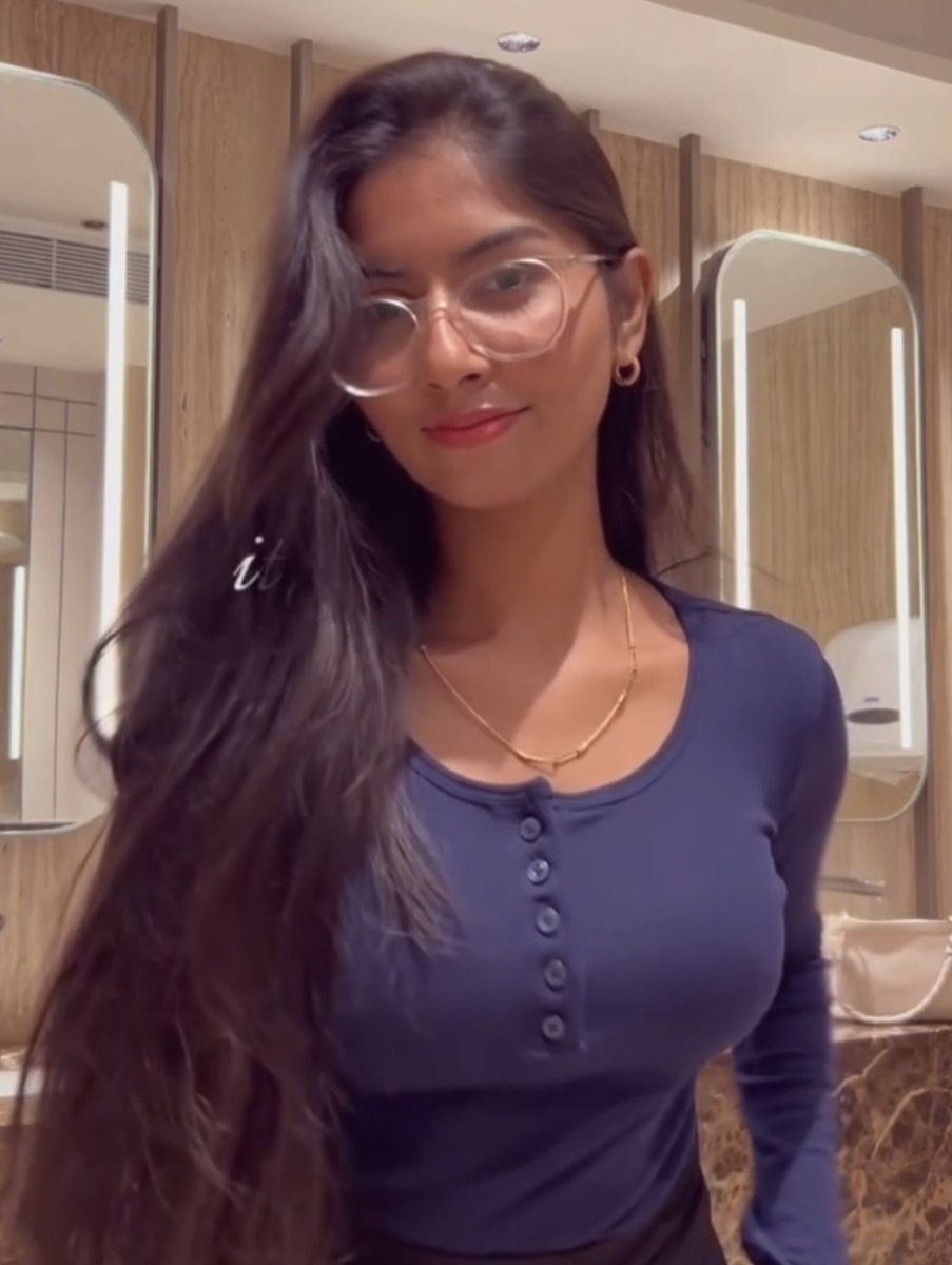 Priju25's tweet photo. Omaala ena pocket de. Tevdeyaa pocket bra potu soodeturaaa. Otaa nala pudichu kasaki piliyanu. Etana peru kasaki vaai vachanungalo🤤🥵🥵✊🏻✊🏻🍼🍼 https://t.co/mCwWmyXkuF