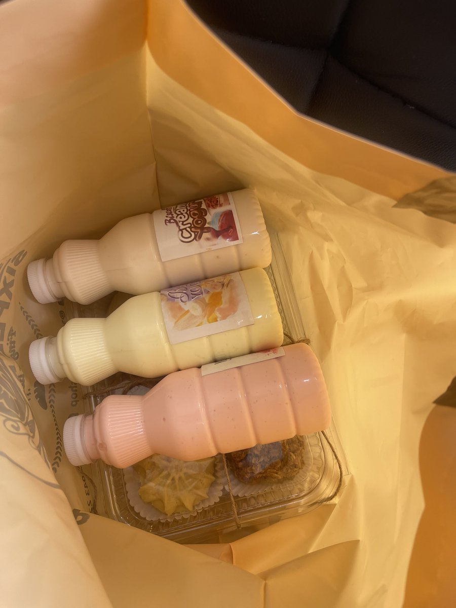 Cakes_by_Sixpee's tweet photo. All 4 for 99ghc https://t.co/SM4SbMcnMr