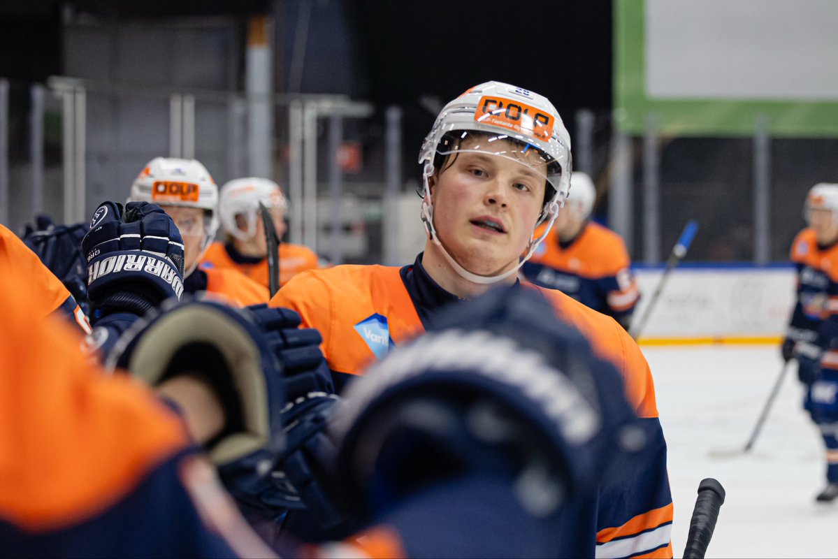 KiekkoVantaa's tweet photo. Them: Never fall in love with a loan player.

Us: Rasmus Lahnaviik loppukauden sopimuksella Vantaalle🔥

#LohiMäärää #KVantaa #Mestis https://t.co/DJX9VDTxPE