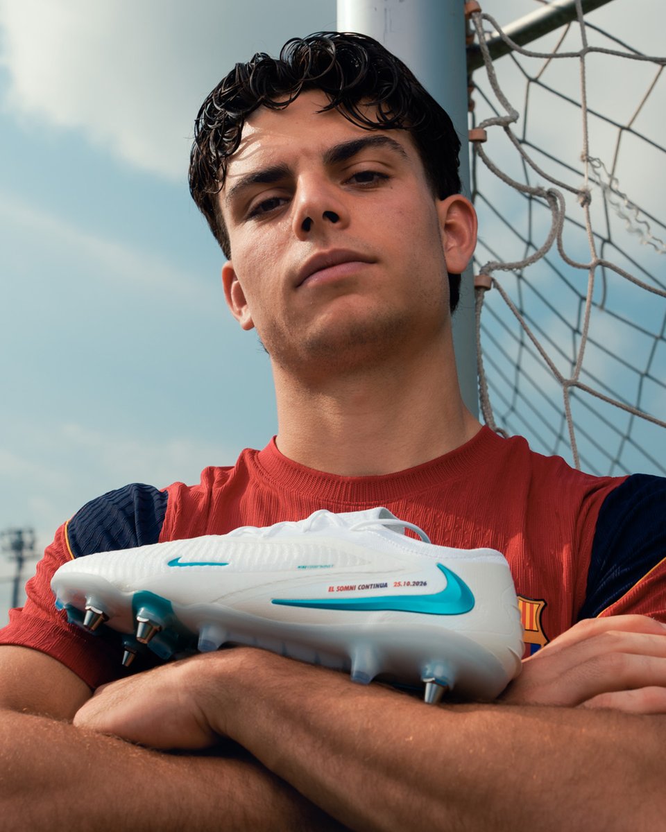 FCBarcelona's tweet photo. Custom-made for Barça vs Madrid, featuring each player's own words ✍️
Bright Lights Pack by @nikefootball. https://t.co/TTNy4YEXSm