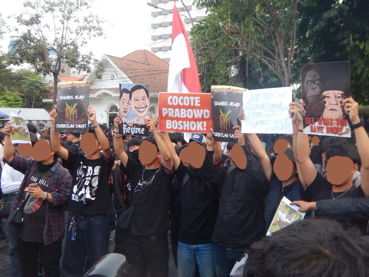 _kaylijenner's tweet photo. demo surabaya hari ini. di jalan kita satu, tdk ada atas nama ini dan itu. yg aku pnya hanya cinta sayang. https://t.co/tUwLqNuz69
