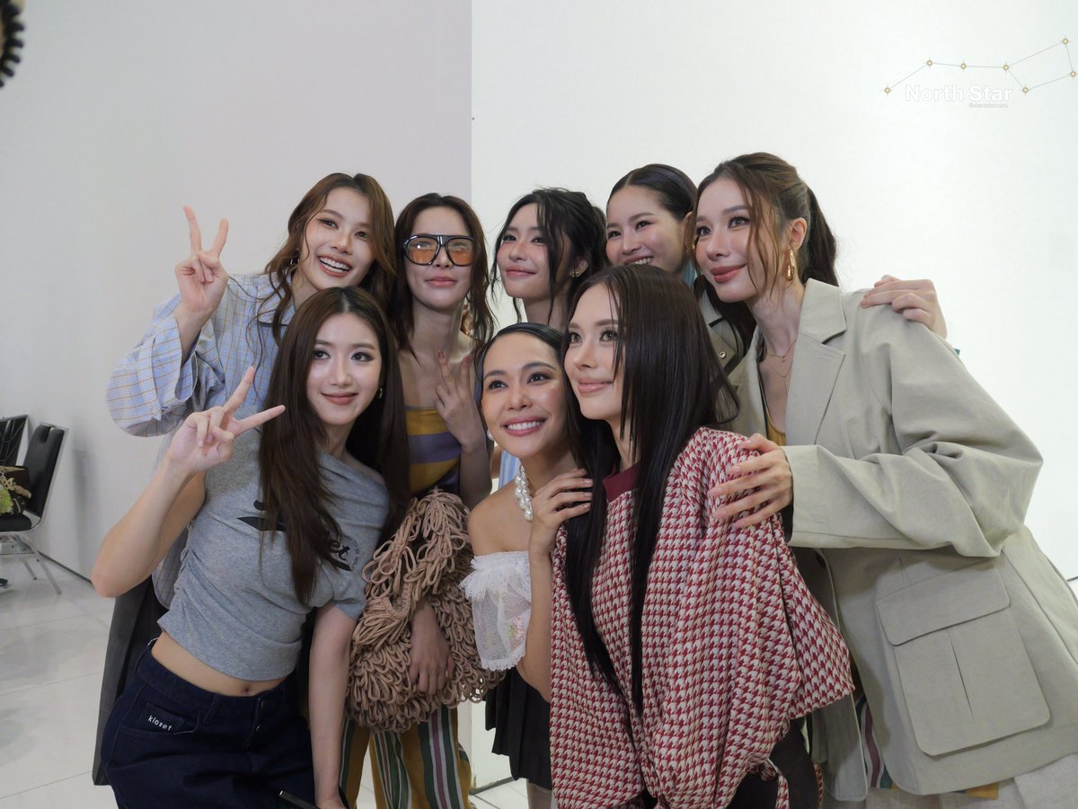 NorthStar192430's tweet photo. เก็บภาพรวมเฟรมมาฝากทุกคนค่ะ 🤍

APPLEMIM FREE TO BE EFW26
PUINOONBINT FREE TO BE EFW26 ANDALOOKKAEW FREE TO BE EFW26
#AndaLookkaewatEFW26ICONSIAM
#AppleMimatEFW26ICONSIAM 
#FameEFW26ICONSIAM
#PuinoonBintatEFW26ICONSIAM https://t.co/jyfOhlk8JS