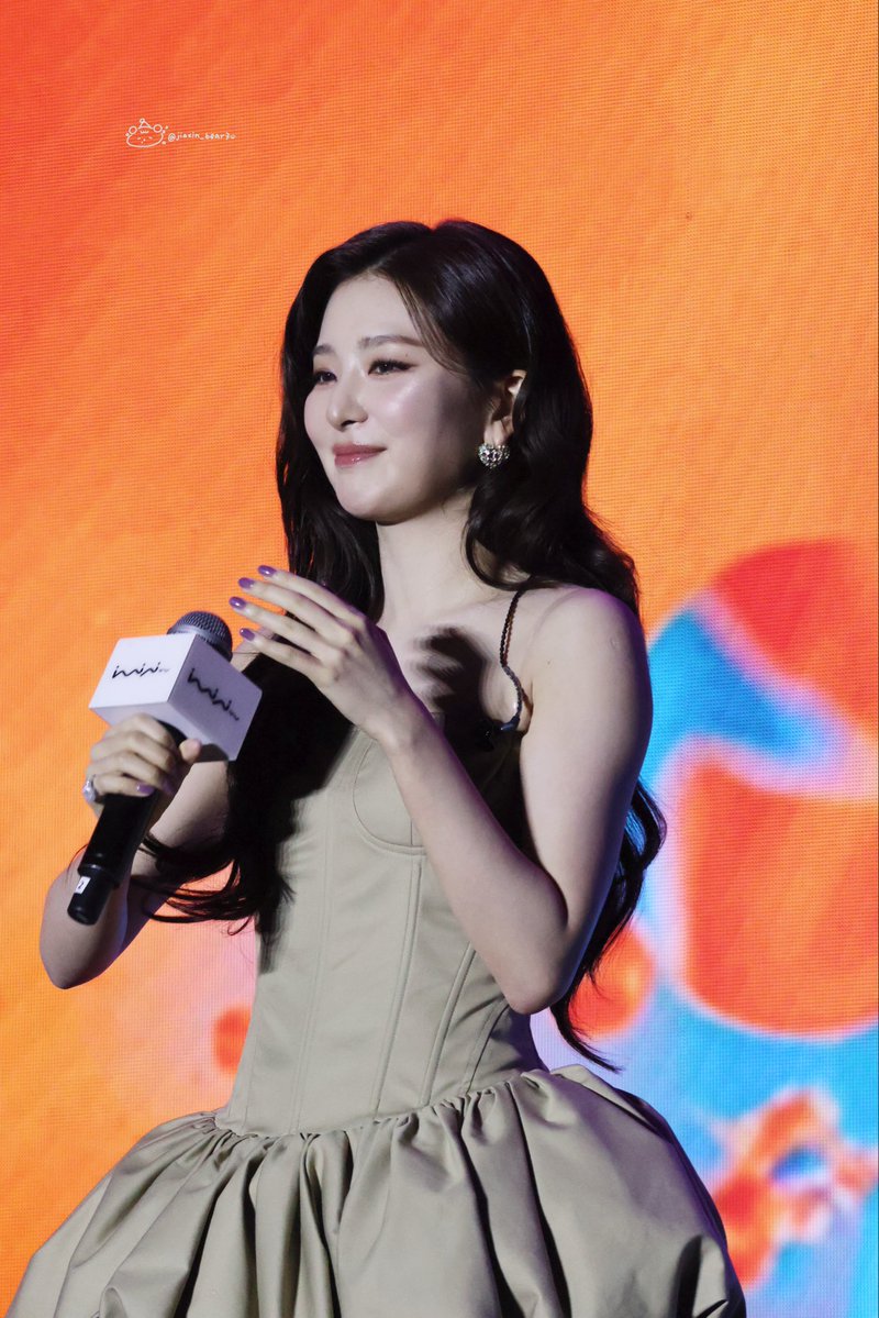 jiaxin_bear7's tweet photo. 260425 상하이 팬미팅
red velvet로 돌아온 이후로 오랜만에 만나지 못해서, 요즘 다시 4월의 seulgi가 생각나기 시작했어~~
#슬기 #SEULGI @RVsmtown https://t.co/mCrFCvtAE1