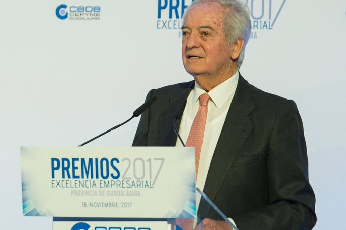 ceoecuenca's tweet photo. La Confederación de Empresarios de Cuenca @ceoecuenca lamenta el fallecimiento del que fuera presidente @CEOEGuadalajara y vicepresidente de @_CECAM, Agustín de Grandes y manda un mensaje de apoyo y ánimo a familiares, amigos y mundo empresarial en esta provincia y en la región https://t.co/Egk0kdxkMV