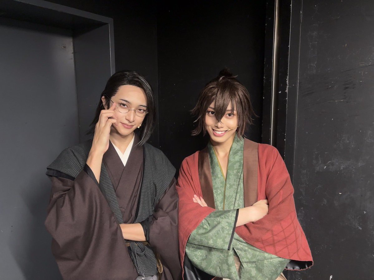 takuma_isawa's tweet photo. 【#薄ミュ】ミュージカル『薄桜鬼 真改』黎明録
6日目もご来場ありがとうございました！

斎藤君、沖田君と。
光と影のような二人ですが、淳平くんの冷静で丁寧な積み重ねと、大賀の前向きでストイックな姿に、まさに二人らしさを感じていました。

悔いのないよう、明日も全力で届けます！ https://t.co/NlF0c4Y9Ra