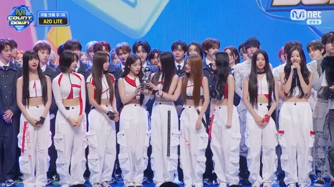 JaaThuan's tweet photo. 20261022 MCountdown 🎯

รดา เด็กไทยน้องใหม่ K-pop สายร้อง main vocal อีกแล้ว ชอบมาก เสียงดีมาก และเมมเบอร์ วง a2o Lite  วงนี้ ชนะไป 3 ถ้วย 3 รายการแล้ว สุดมาก 😭💕😘

#A2OLITE3rdWin #NEON3rdWin #A2OLITE #NEON #Rada https://t.co/QgwKHR3gCS