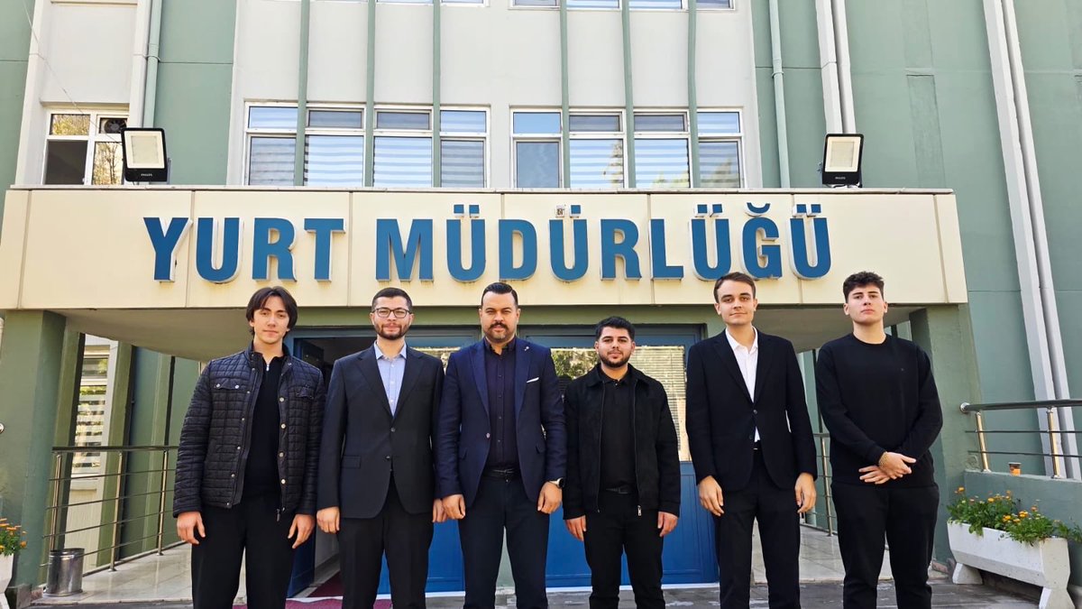 mikailkip01's tweet photo. 📍 Ankara / Çankaya  
ÜniAK Ankara Erkek Yurtlar Birimi olarak; Tahsin Banguoğlu Erkek Öğrenci Yurdu Müdürümüz Sayın Yasin Şenyurt Beyefendi’yi ziyaret ettik. Nazik ev sahipliği, ilgileri ve hoş sohbetleri için kıymetli müdürümüze teşekkür ederiz. https://t.co/Mn3P4SxPSa