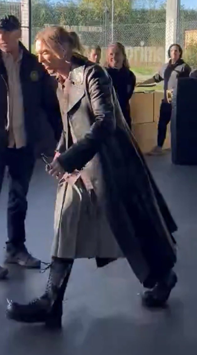 SweetestChaos_J's tweet photo. Wait @Jamiebower those pointed boots tho…?? 😭 you’re not about to roundhouse kick someone right? 😂🫶🏼 I'm obsessed, absolute icon 🔥 https://t.co/FgxaxZG0VB