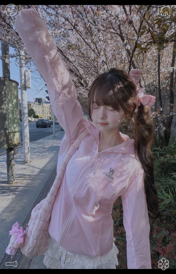 ssoo87613's tweet photo. Cherry Vodka The vodka is clearThe more I love myself, the more beautiful I become, and the brighter my smile looks in every photograph I take. https://t.co/smxYMZlPIi