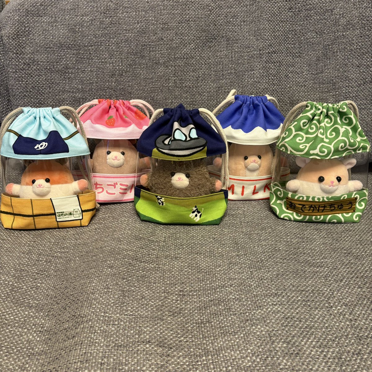 hamharu_ssk's tweet photo. お外が見えるよ巾着、5種類完成しました✨✨

クジの景品に少し入ります！
ひとつ2000円で単品販売もします🙏

個人的にははむの湯がオススメ♨️ https://t.co/80dDpa1Xju
