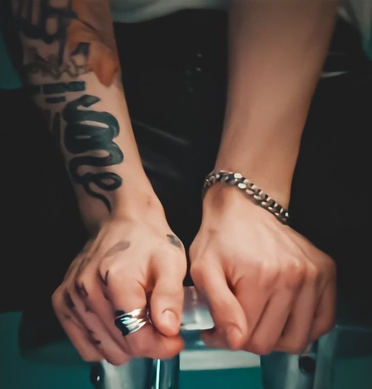 jungkookmoonn's tweet photo. I'm so normal about his hands.. https://t.co/8FZkTvOBrM