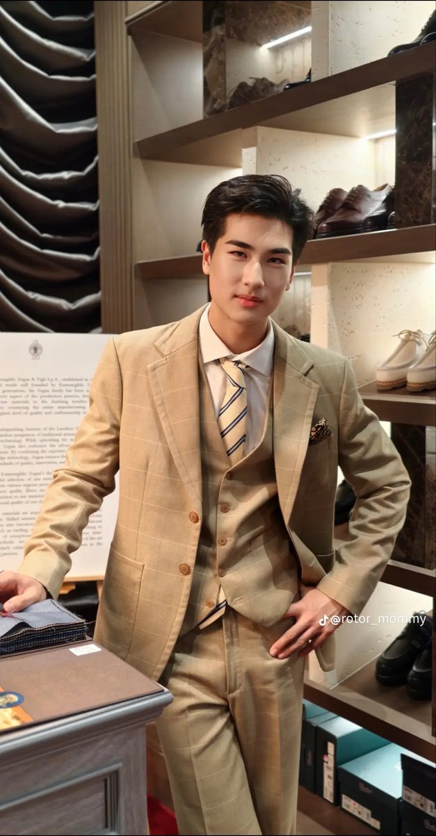 pttt236's tweet photo. เพิ่งรู้ว่าโรเตอร์ลุคนี้คือมิย่าเป็นคนแต่งหน้าให้ เริ่ดมากกกก มีพี่สาวเป็นช่างแต่งหน้าส่วนตัวเว่อ ละบ้านนี้หน้าตาดีกันทั้งบ้านอะ https://t.co/oXFCFn6SZs