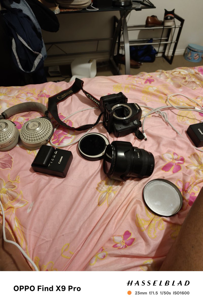 chamalg123's tweet photo. my focal headphones 
canon eos 6d-24/105
UV filter 
nd1000
@Australia @Snapchat @FocalOfficial @WWE 
#Australia  #honkong #canon #WWERaw #art #love #single #workhard #accc #instagram #wwe https://t.co/YeAQvNWmsJ