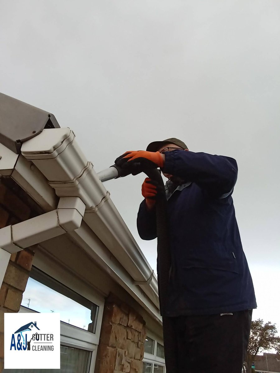 ajgutterclear's tweet photo. 1st job of the day, returning customer in Bridlington. Cleared all gutters, before & after pics of gutter behind the conservatory. Took loose moss that I could reach off the roof. Sorted #Bridlington #Hunmanby #Bempton #Flamborough #filey #Driffield #Hornsea #eastyorkshire https://t.co/9H9DtwV3y3