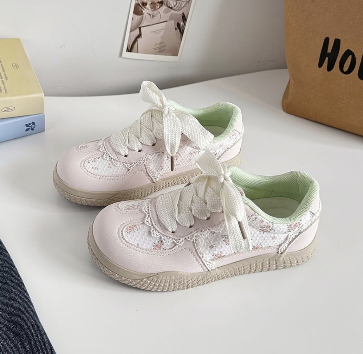 threadshopee's tweet photo. Sneakers Aesthetic

✨ https://t.co/SdZouKPg9i✨ https://t.co/rlnc6V9Avz