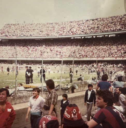 TendenciasDepor's tweet photo. “Fiesta”

Por esta inédita foto de archivo de San Lorenzo haciendo de local en La Bombonera: “Por primera vez llena”. https://t.co/Ov8oyFGafc