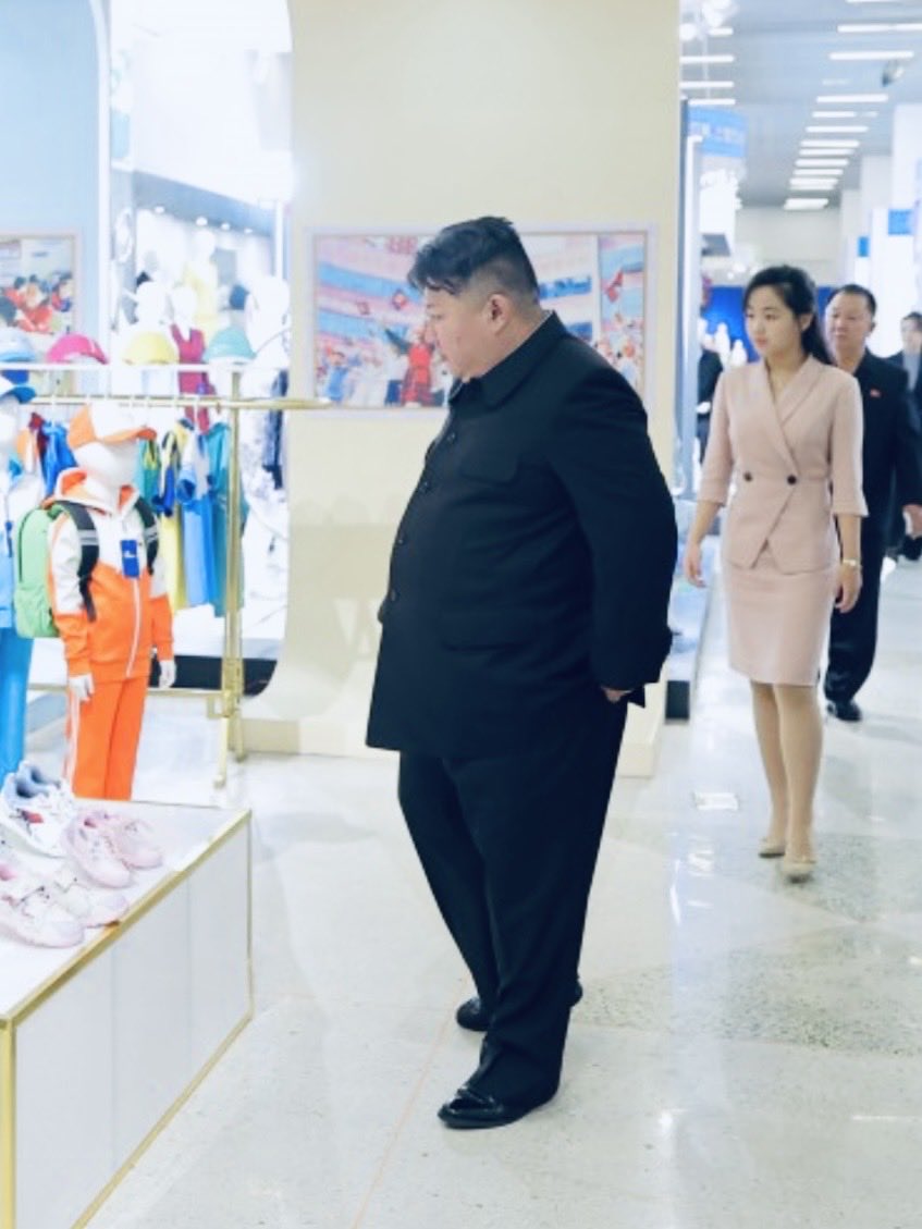 CityHidden39000's tweet photo. 金正恩的JJ应该就是这样的吧

朝鲜恐怕就只有他一个胖子 https://t.co/AqTeZx2kRQ