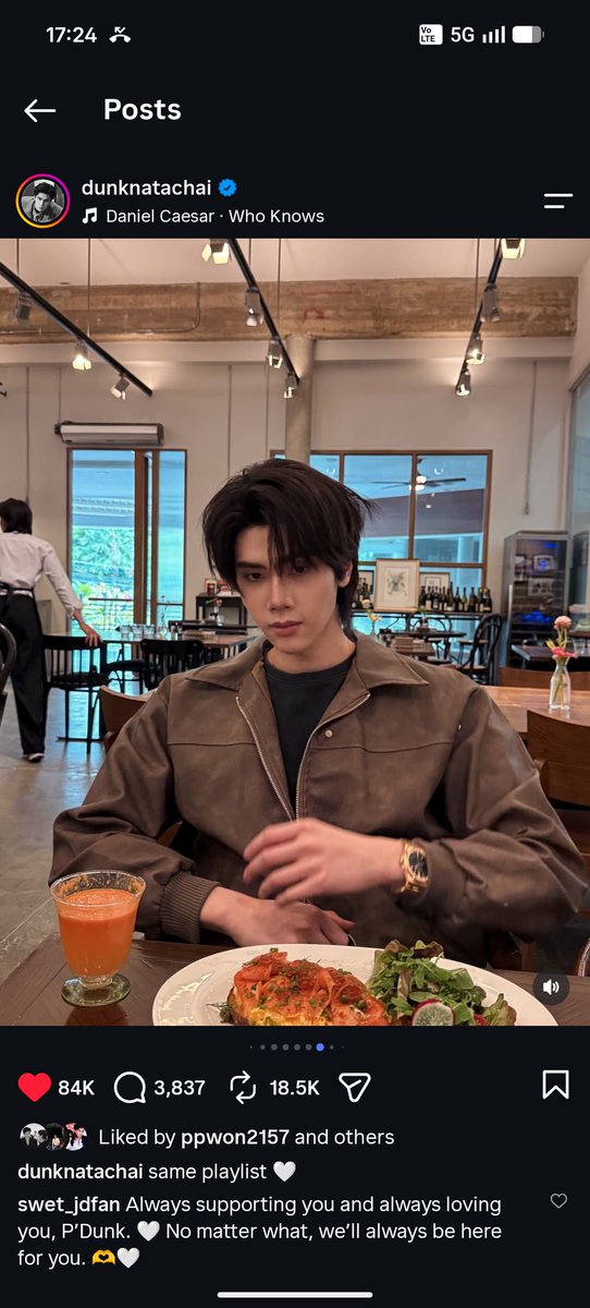 ashiS8002's tweet photo. Matching even after breakup 😭.
@ChenRcj and @dunknatachai u guys are making me cry again and again❤️‍🩹 https://t.co/2GDzkDDrmb