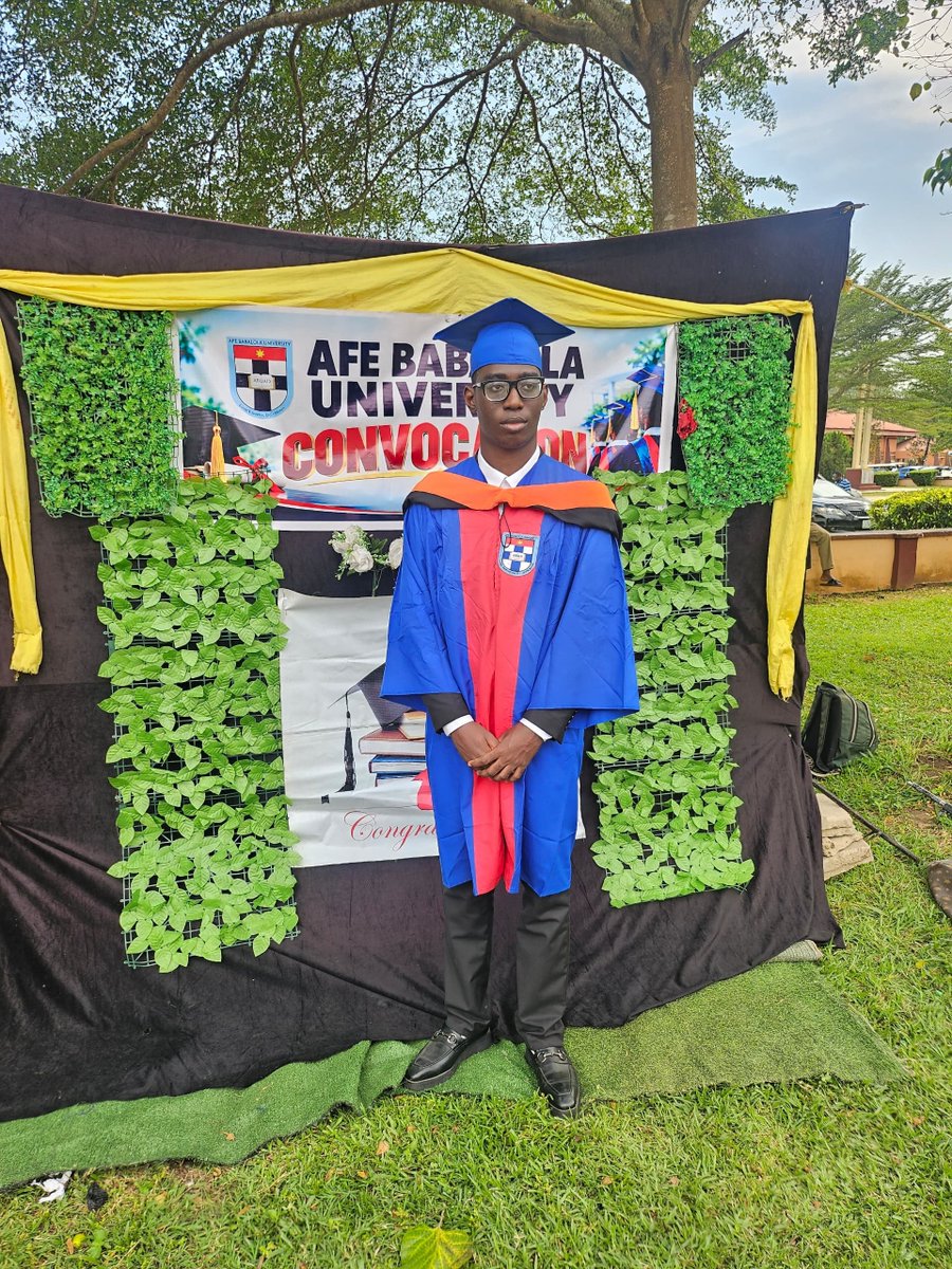 topeolowu's tweet photo. Tosan Okomi graduated first class today. Oh Temisan I miss you so much 😭😭😭😭😭😭😭 He would have been screaming and shouting this street hoarse. We are so proud. Thank you all for your prayers @temiokomi https://t.co/qBc6IZBtBY