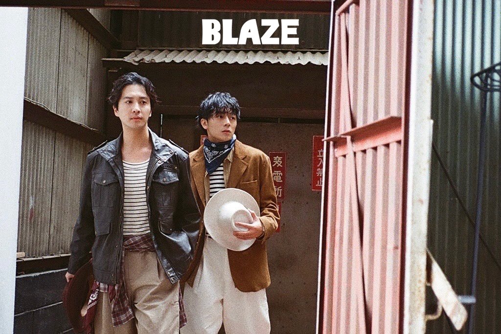 blazeprojectmag's tweet photo. 「BLAZE」10月号増刊表紙｜
#渡部秀 & #齋藤璃佑 

㊗️🎉
#渡部秀 & #齋藤璃佑 × Blaze Magazine
🔥発売7日間 7500冊突破🔥
🔥大型ビジョン5か所掲出達成🔥

🕊️
部屋の鍵をかけ、
彼の瞳に広がる巨大な廃墟を見まいとし、
そして自らが彼のもとへ逃げ寄ることも防ぐため。
…

🌟【全世界の予約数 8,000冊達成で】🌍
🇯🇵 日本国内の大型ビジョン6か所で放映決定！

🌟【全世界の予約数 9,000冊達成で】🌍
🇯🇵 日本国内の大型ビジョン7か所で放映決定！

🌟【全世界の予約数 10,000冊達成で】🌍
🇯🇵 日本国内の大型ビジョン8か所で放映決定！

以降、予約数の達成に応じて放映場所が増えていきます！

🔍雑誌の予約販売がついにスタート🔍
📢販売ページはこちら📢

🔫直筆抽選イベントは11月2日午前1時に終了（世界共通イベント）

【🌍公式販売サイト🔗 공식 판매 사이트】
A/B/C.VER⬇️
https://t.co/OhFpSpMWKj

D.VER FULL SET⬇️
https://t.co/vqg8ru1ABB

🚨
日本、한국、香港、澳門、Singapore、Malaysia、ประเทศไทย、Indonesia、Philippines
⬆️➡️ ご自宅まで直送 / 자택 직배송 / Direct home delivery

#キスは捜査のあとで
#キスあと