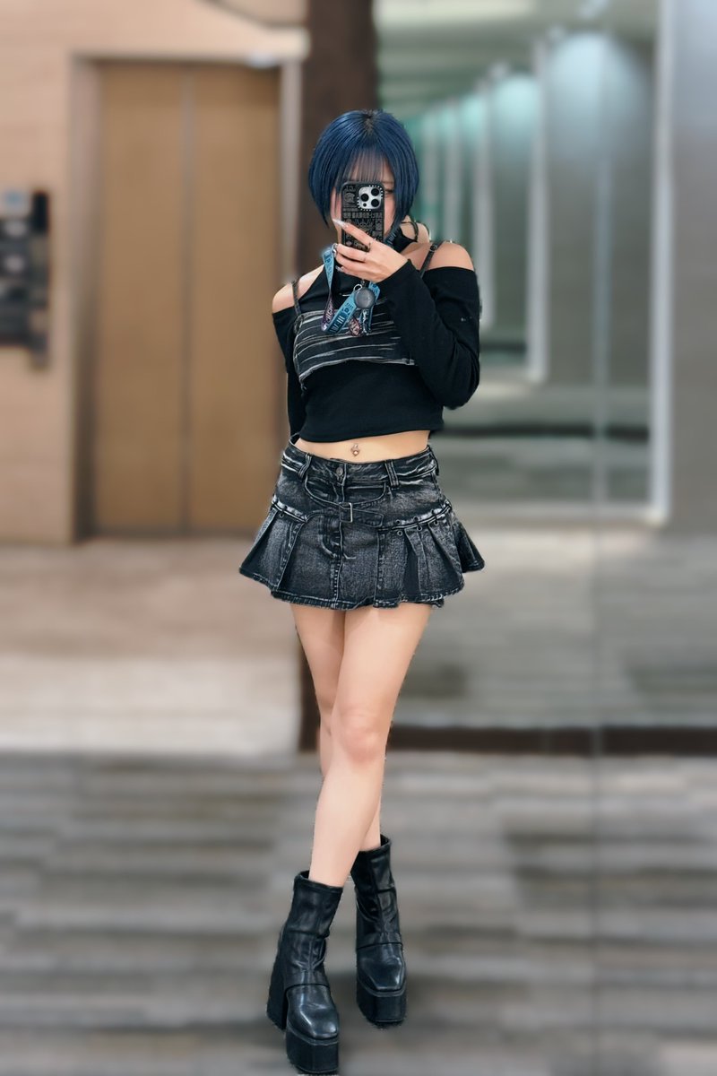 jiemei_wana's tweet photo. 久しぶりに高〜いヒールを履いたよ（ふ〜ん） https://t.co/rX2qXT1gHn