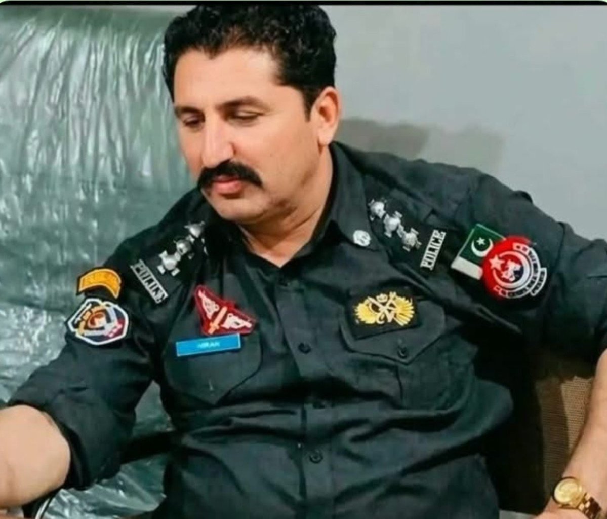 BeterPak's tweet photo. کرک میں دہشت گردوں سے مقابلے کے دوران ڈی ایس پی سی ٹی ڈی عمران الدین، ایس ایچ او  تھانہ لتمبر فضل اعوان شہید ، شہداء میں سی ٹی ڈی اور بی ڈی یو کے دو اہلکار بھی شامل ہیں 

بہادر پولیس آفیسر عمران الدین پر اس سے قبل ہنگو اور دیگر علاقوں میں پانچ سے زیادہ حملے ہو چکے تھے https://t.co/techMj68Ij