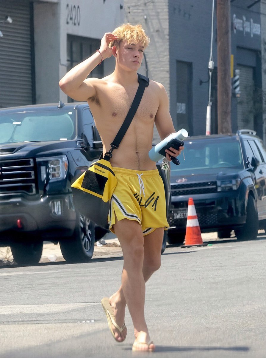 HoteDudes's tweet photo. Knox Jolie-Pitt, son of Angelina Jolie and Brad Pitt, was spotted shirtless leaving a Muay Thai class in Los Angeles after an intense workout. 💪📸 https://t.co/0TIh1bK21r