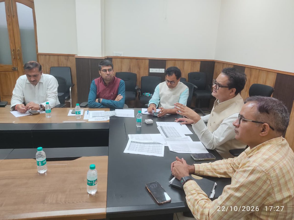 CeodelhiOffice's tweet photo. Chief Electoral Officer, Delhi  reviewed the progress of ongoing Special Intensive Revision with District Election Officers and Electoral Registration Officers, NCT of Delhi on 22nd  October, 2026.

@ECISVEEP 
#SIR2026
#SirDelhi https://t.co/KrVXuL4hZf