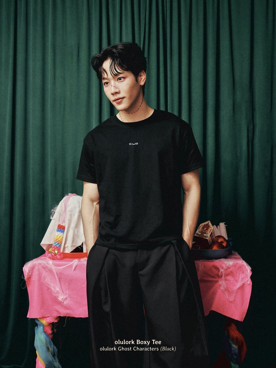 oluloobjects's tweet photo. ⛩️olulo - olulork Boxy Tee  👻เติมความสนุกให้กับลุคประจำวันด้วยเสื้อยืดทรง Boxy จากคอลเล็กชัน olulork ที่หยิบเอาคาแรกเตอร์และเรื่องราวของผีไทยมาตีความใหม่ในแบบฉบับโอลูโละ มาพร้อมดีไซน์สกรีนโลโก้ olulork ที่ด้านหน้า และลวดลายด้านหลังที่แตกต่างกันในแต่ละสี 👻 Add a playful touch to your everyday look with the olulork Boxy Tee. Inspired by Thai ghost folklore, this T-shirt reimagines familiar ghost characters in olulo’s signature style. It features the olulork logo on the front and a different graphic design on the back for each color.  🤍 White - olulork Ghost House 
🖤 Black - olulork Ghost Characters 
📿สองสี สองดีไซน์ จะเลือกใส่เองหรือชวนแก๊งมาแต่งคู่กันก็ได้  📿 Two colors, two designs! Wear your favorite or match with your crew for a playful look.  Color: White, Black  Size: S, M, L, XL, XXL Price: 990 THB  🚨 Launch Date 26 October 2026 | 01:13 PM 📍“olulo.objects” - Shopee, Line Shopping,TikTokShop 

#oluloobjects #โอลูโละ #olulork