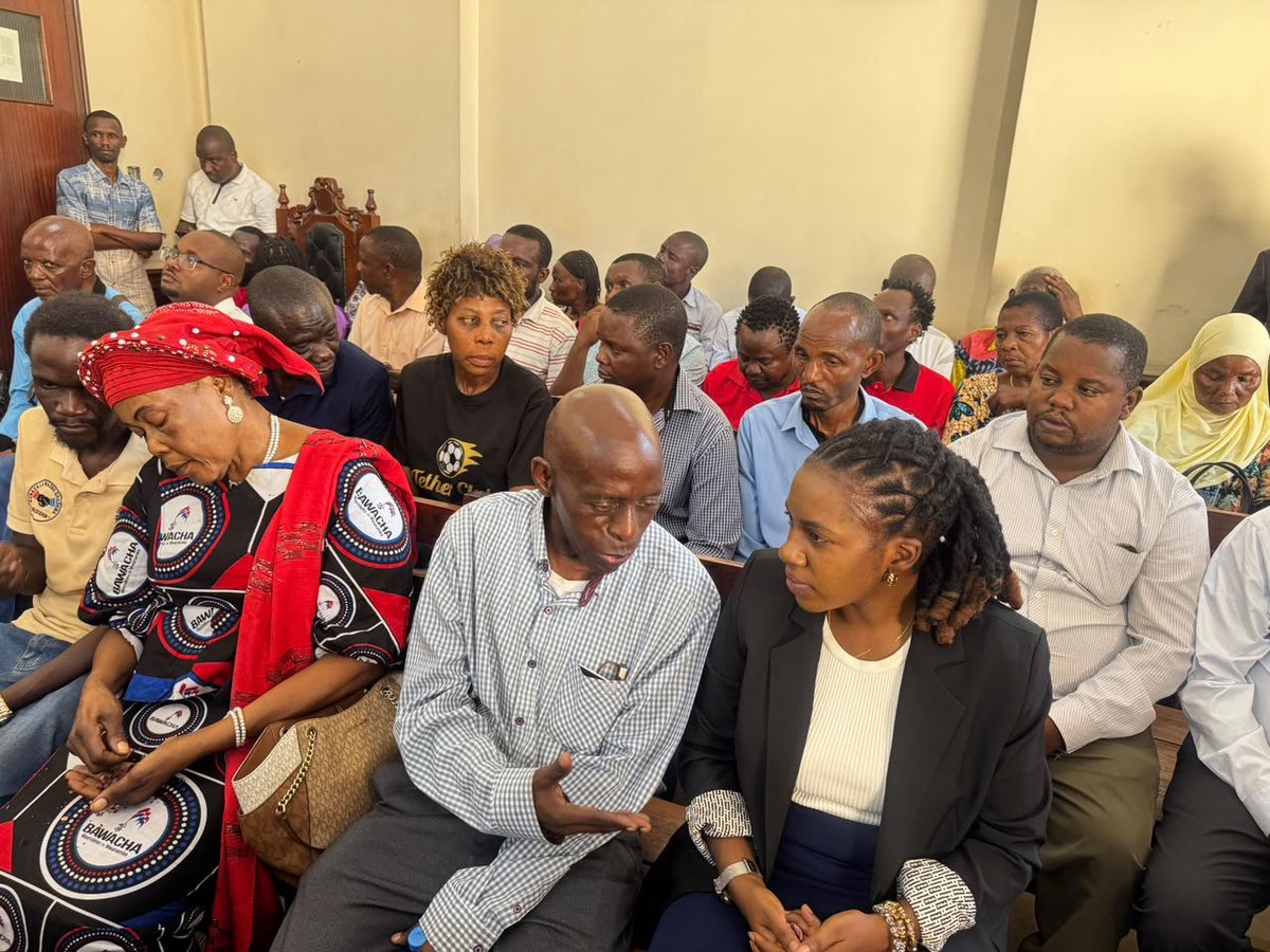 ChademaTZ2's tweet photo. Leo, tarehe 22 Oktoba 2026, Katibu Mkuu Mhe. John Mnyika pamoja na viongozi na wanachama wa chama wakiwa Mahakama Kuu ya Tanzania, Masjala Ndogo ya Dar es Salaam, kusikiliza uamuzi mdogo wa kesi inayohusu mgawanyo wa mali za chama. https://t.co/P6eOkBzFAw