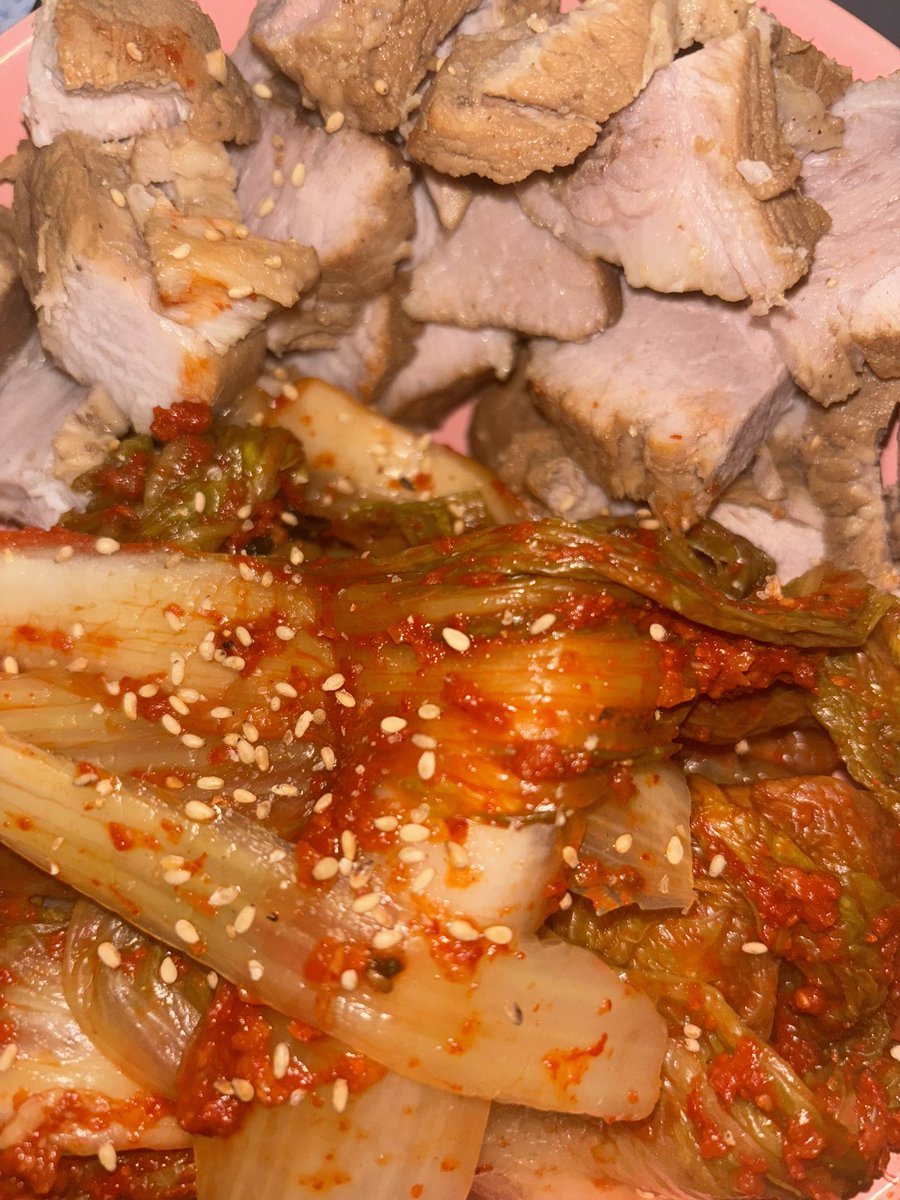 myaao20's tweet photo. 나 손커서 애정하는 사람들에게
수육해주고 김치찜해주고 그럼 할미손 ... 보유자라 집 놀러오는 사람들에게 항상 한바가지로 나감예 https://t.co/oEcM40KcAW