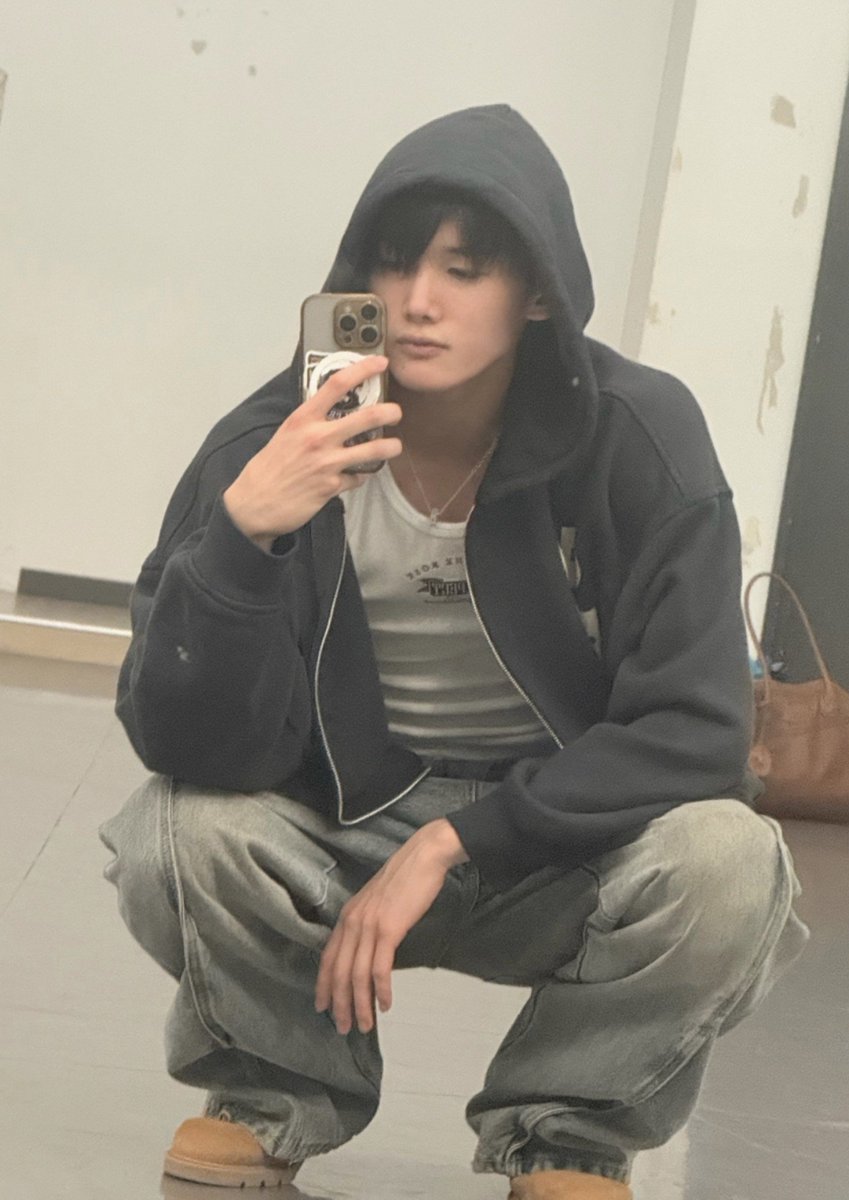 Doodlepop263381's tweet photo. 투표🗳는<엠넷플러스에서 >
#2026MAMAVOTE #andTEAM

연습실셀카 좋은것📱 https://t.co/vfaj8ybSXh
