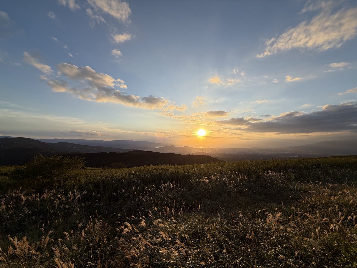 GR_Supra_M3's tweet photo. 綺麗な夕焼け
次の旅行はWRXで行きたい https://t.co/flNLgdVJTJ