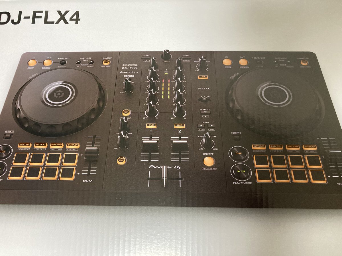 Krizor_o's tweet photo. 届いたのでようやくお知らせできます！！
なんとDDJ-FLX4を誕プレで頂いちゃいました！？

いっぱいDJしちゃいます！ https://t.co/ELJeIFB5Fe