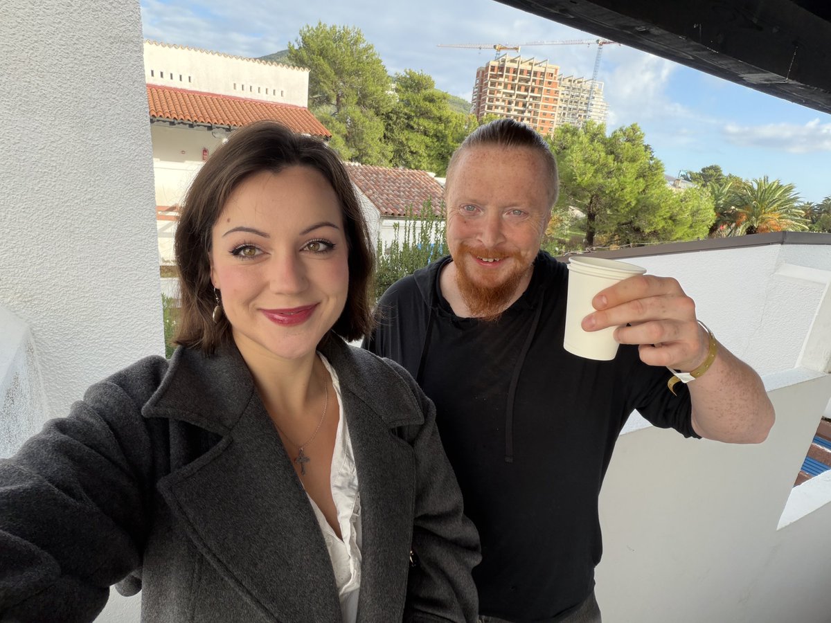 lularobs's tweet photo. Day 6 of posting a selfie with my co-commentator every day for 7 days https://t.co/MF5rq4Q8QF