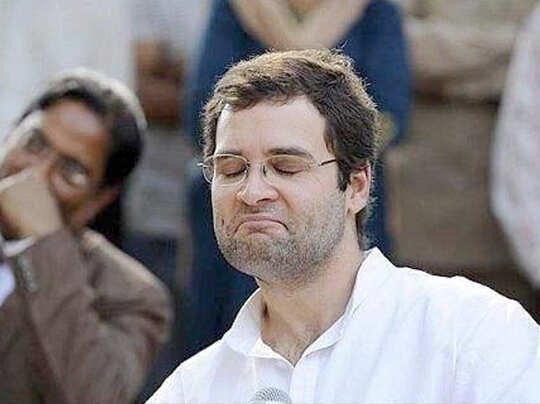 amarsinhmakhwan's tweet photo. કોઈએ પપ્પુ નંબર 2 ઉર્ફ @raihanrvadra ને આંદોલનમાં ફોટોગ્રાફી કરતા જોયો છે?
રાજીવ ગાંધીનો દીકરો રેહાન આંદોલનમાં ફોટો ખેંચી રહ્યો હોય ને આપણા દેશનું રાજ પરિવારવાદ થી પ્રભાવિત મિડિયા એનું કવરેજ ન કરે એ સંભવ છે?
#રેહાન એના બાપાના નામની જગ્યાએ એના નાનાનું નામ લખે છે.
#PointBlank https://t.co/fqy2IRgLpT