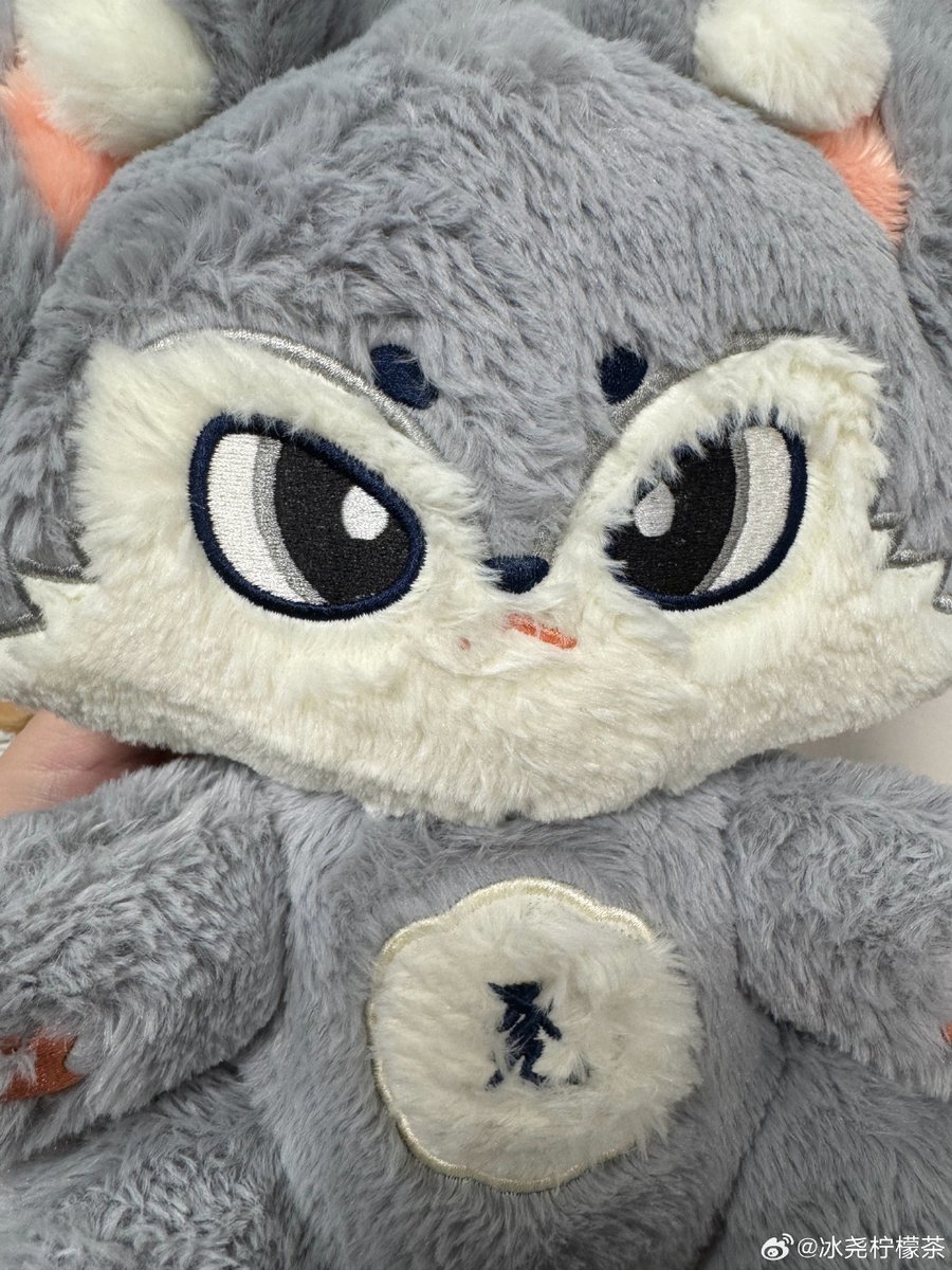 Nijimaru777's tweet photo. 今日のライブチケット、凶悪なトラブルに巻き込まれたけど、ウサギのグッズで気分が上がった！ https://t.co/FVm2BjYDs9