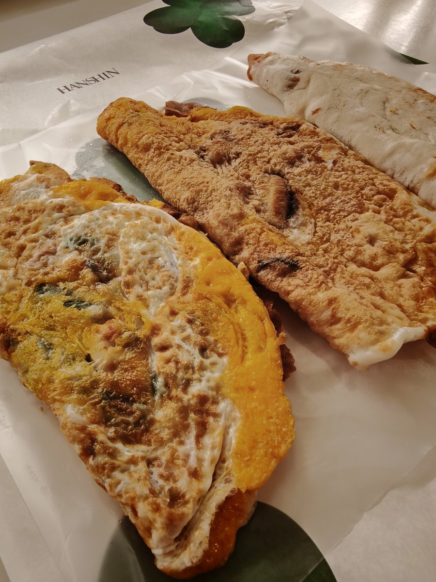 ajiware_osaka's tweet photo. 📍阪神名物イカ焼き

イカ焼き、デラバン、和風デラ。3枚で620円。昔から食べてるけど、一番うまいのは和風デラ。

大阪でイカ焼きといえば、もはやここが基準。

他店がこの味に近ければうまい。違えば「なんかちゃう」。

勝手に大阪人の味覚を支配する店。 https://t.co/xinMmZazLc