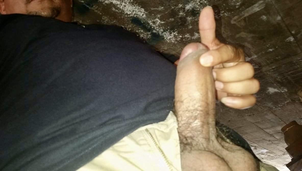 Eltiodesnudo's tweet photo. Lo que me gusta que tengan el pito grueso 
Mi cuca peluda ya tenía ganas de sentir el calambre que se siente cuando entra todo de un empujón 
Retwitt y ❤️ para ver el video https://t.co/iQKwe1HWnC