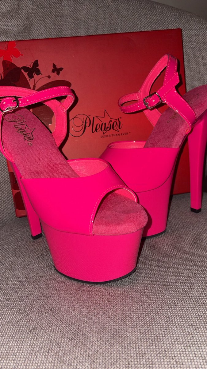 Eden_garden6969's tweet photo. New shoes 👠♥️
https://t.co/hDyvre9cvS
#petite #blonde #footfetısh #feet #RedDesire #bikiniday #twitch #SydneySweeney #heels #stripperlife #Stripshow #nsfwtwtًً #onlyfans #heels https://t.co/r7Ex2pjDJl
