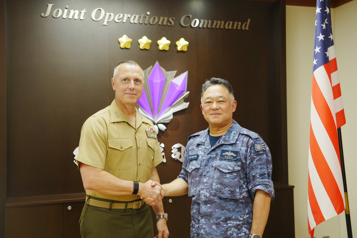 jjoc_pa_e's tweet photo. On 21 Oct during Exercise #KS27, C-JJOC ADM TAWARA met with PACOM DCOM LtGen Rowell. JJOC will continue to coordinate closely with PACOM to further enhance the effectiveness of Japan-U.S. bilateral deterrence and response capabilities. 🇺🇸🇯🇵
@USPACOM https://t.co/KwL7lM77GW