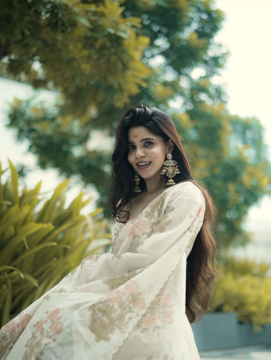 ctcupdates's tweet photo. #DivyaBharathi 🥰 https://t.co/gLVCG65UEE