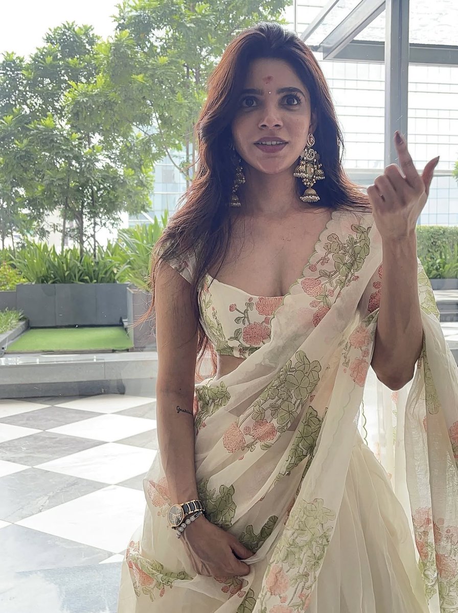 ctcupdates's tweet photo. #DivyaBharathi 🥰 https://t.co/ycXrIs62i2