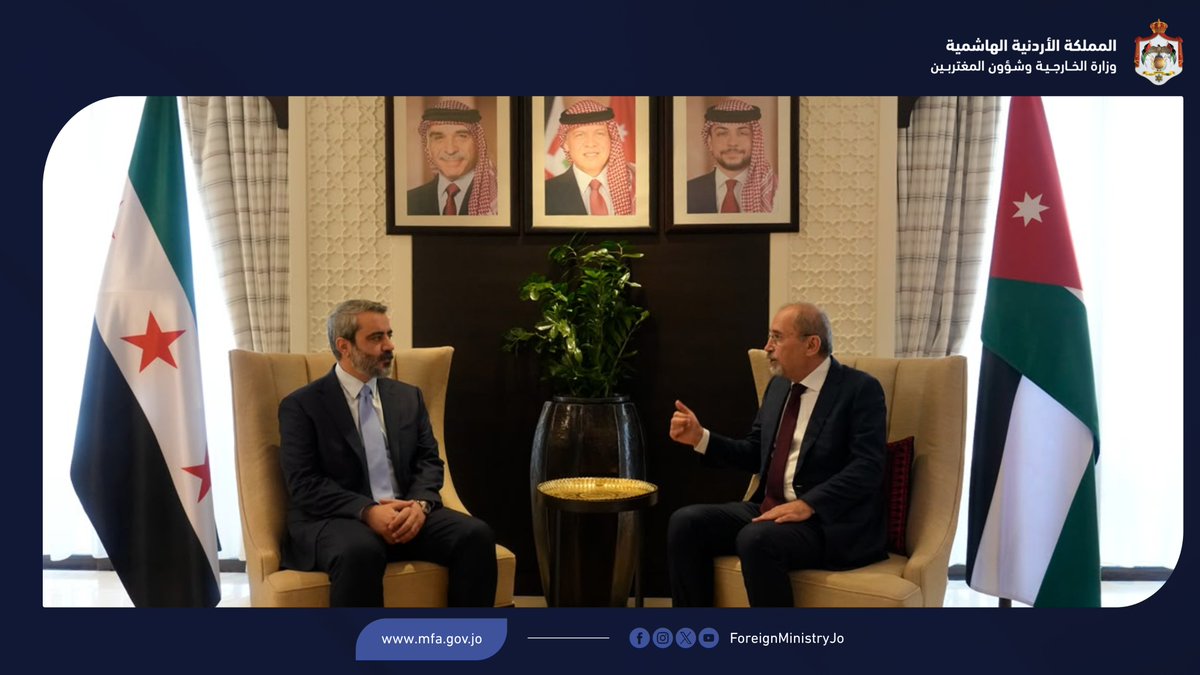 ForeignMinistry's tweet photo. يجري الآن نائب رئيس الوزراء ووزير الخارجية وشؤون المغتربين أيمن الصفدي @AymanHsafadi مباحثاتٍ موسّعةً مع وزير الخارجية والمغتربين في الجمهورية العربية السورية الشقيقة أسعد الشيباني @AsaadHShaibani، في مدينة العقبة. 

#الأردن 
#سوريا https://t.co/x377TFBNUt
