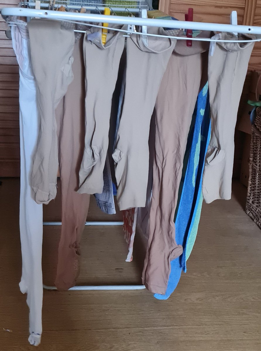 Pollenfilter's tweet photo. Früher hingen hier meine sexy Unterhosen https://t.co/moeaN1XunE
