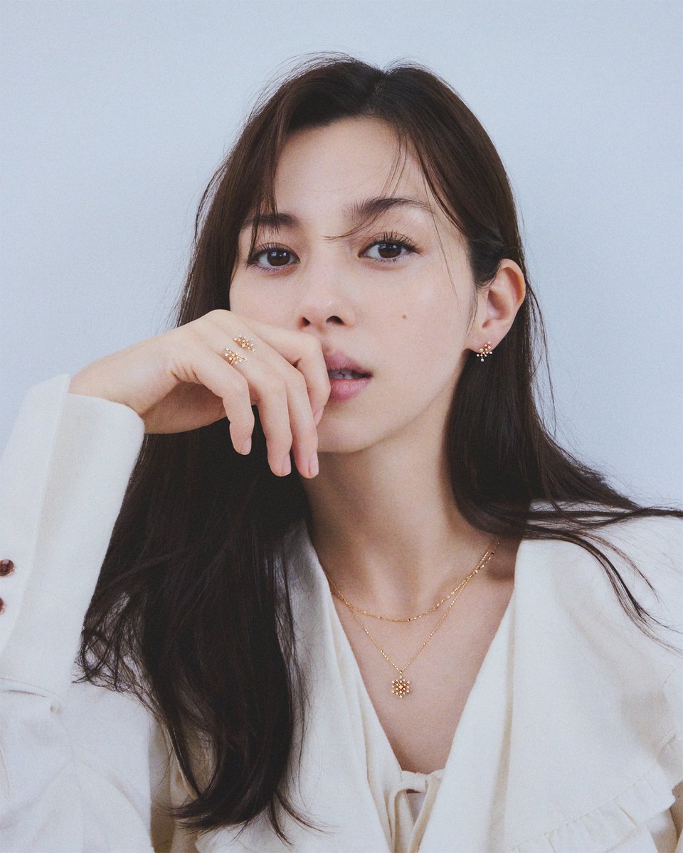 THEFASHIONPOST's tweet photo. 中条あやみがスタージュエリーと過ごすホリデーの1日 vol.1
https://t.co/bRlwtmxXQA

#STARJEWELRY #スタージュエリー #中条あやみ #pr
@star_jewelry https://t.co/6ScNdIGFs2